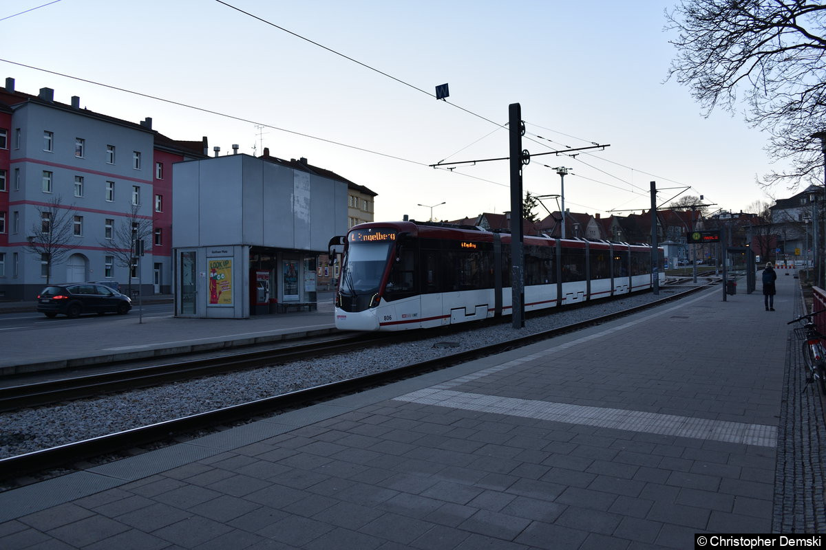 Bild: TW 806 als Linie 4 in Richtung Ringelberg an der Haltestelle Gothaer Platz