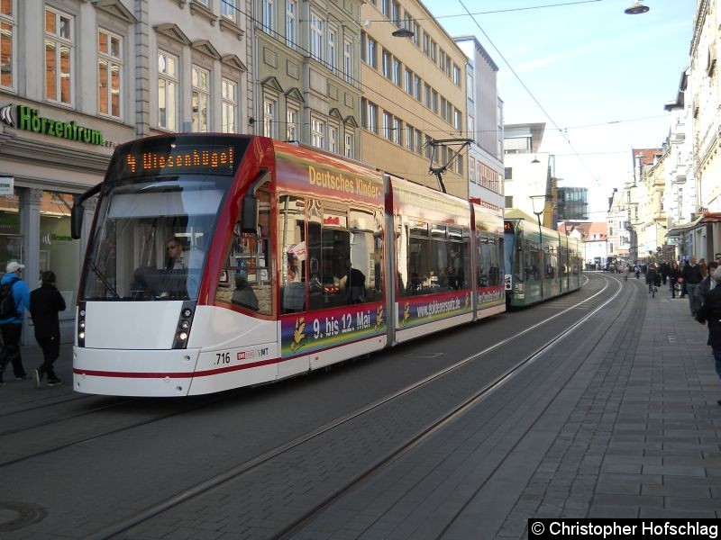 Bild: TW 716+635 auf der Linie 4 in der Bahnhofstraße.