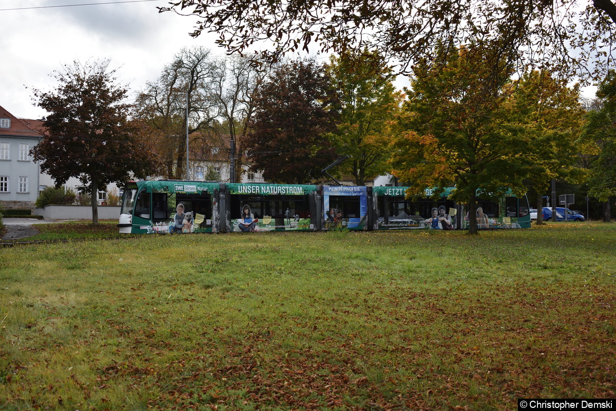 TW 656 als Linie 1 in der Schleife an der Thüringenhalle.