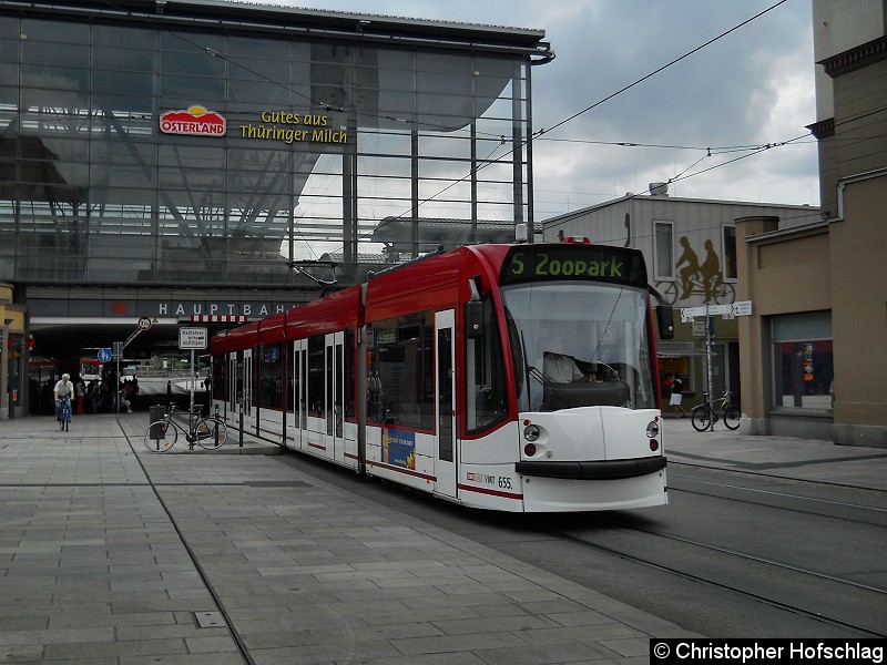 Bild: Beim Verlassen der Haltestelle Hauptbahnhof.