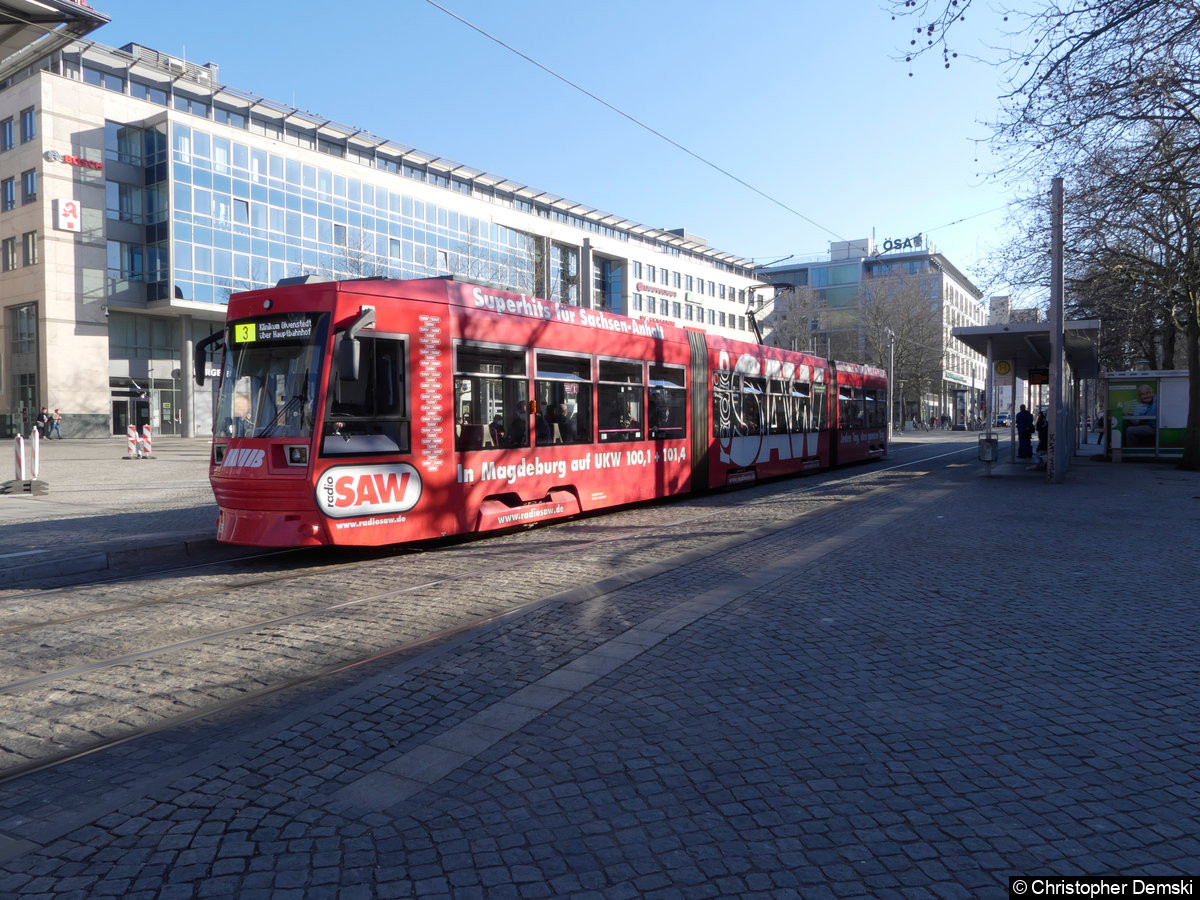 Bild: TW 1335 als Linie 3 an der Haltestelle Hauptbahnhof Ost.
