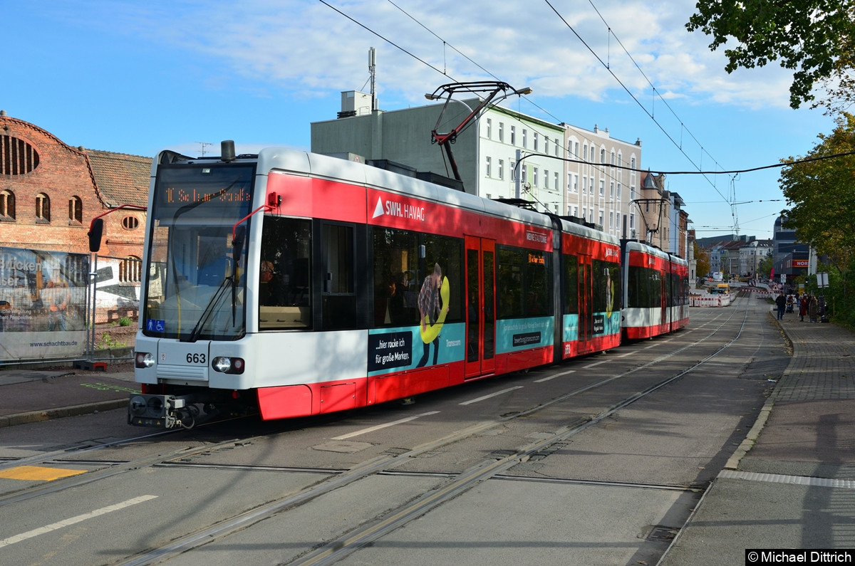 Auf der Elisabethbrücke begegnen sich: 663 + 664 mit 685 + 686 beide als Linie 2 unterwegs.