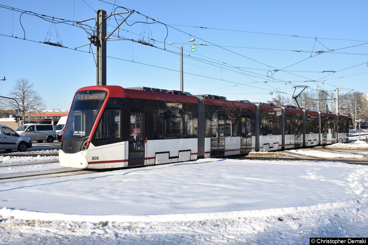 Tw 806 als Linie 3 in Richtung Europaplatz am Gleisdreieck Warschauer Straße.