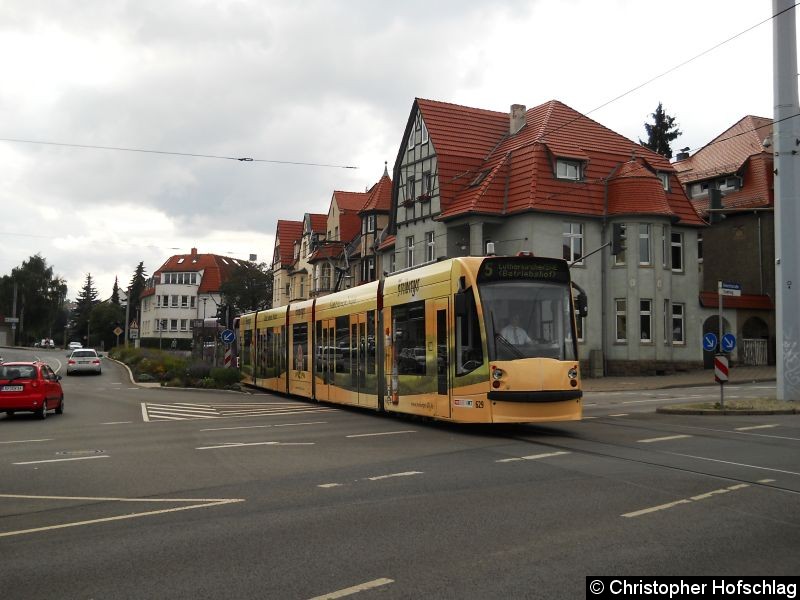 Bild: 629+705 grade bei der Überfahrt Heinrichstraße kurz vor der Haltestelle Gothaer Platz.