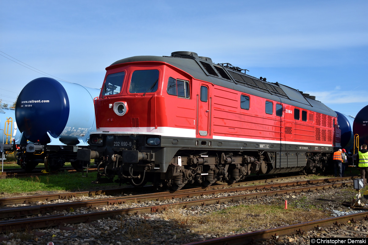 232 680-8 vor ein Kesselzug im BW Weimar.