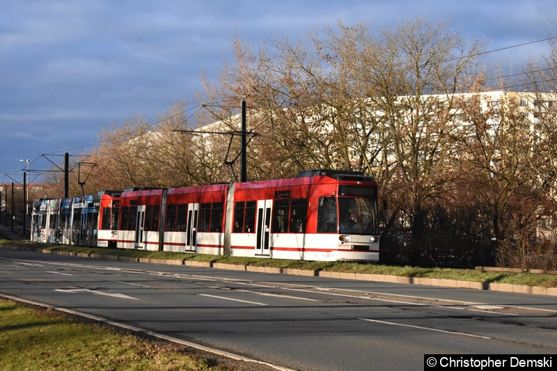 TW 611+605 als Linie 3 zwischen den Haltestellen Thüringen-Park und Straße der Nationen. Bild: TW 611+605 als Linie 3 zwischen den Haltestellen Thüringen-Park und Straße der Nationen.