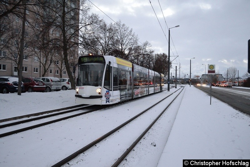 Bild: TW 654 als Linie 1 kurz vor der Haltestelle Berliner Straße.