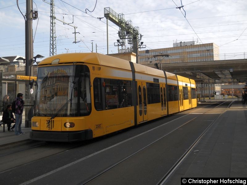 Bild: Auf der Linie 6 an der Haltstelle Bahnhof Mitte.