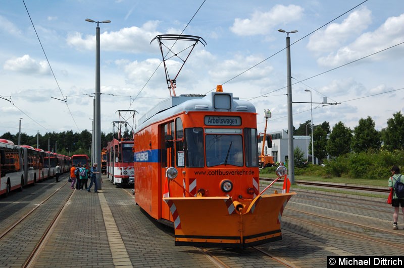 Bild: Wagen 901 mit Schneepflug auf dem Betriebshof.