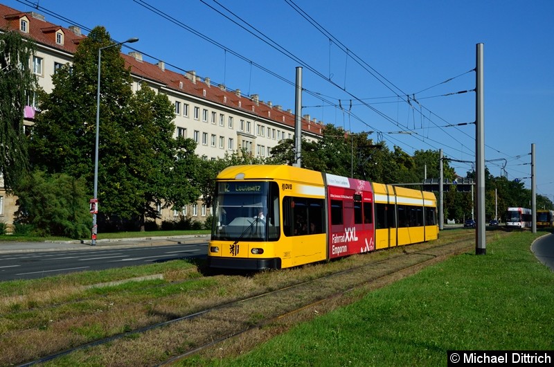 Bild: 2511 als Linie 12 in der Grunaer Straße zwischen den Haltestellen Deutsches Hygiene-Museum und Pirnaischer Platz.