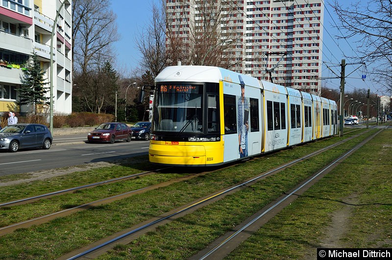 Bild: 8004 als Linie M6 kurz vor der Haltestelle Büschingstr.
