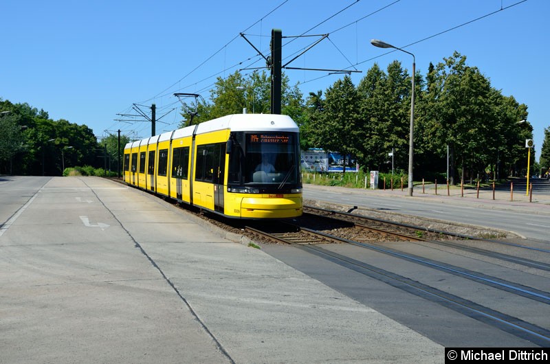 Bild: 8009 als Linie M4 kurz vor der Haltestelle Stadion Buschallee/Hansastr.