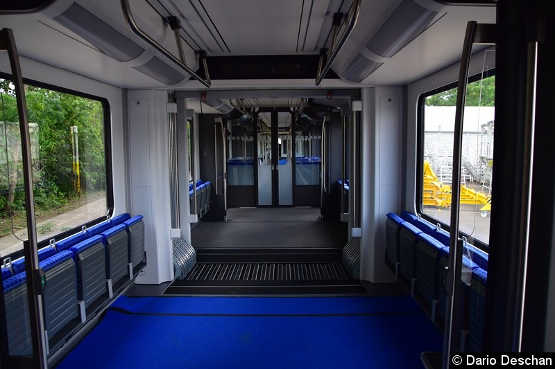 Bild: Ein Blick auf die geschlossene Tür vor einem Mehrzweckabteil.