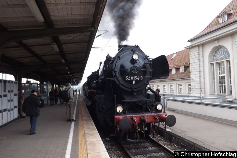 Bild: 52 8154-8 als Sonderzug in Weimar.