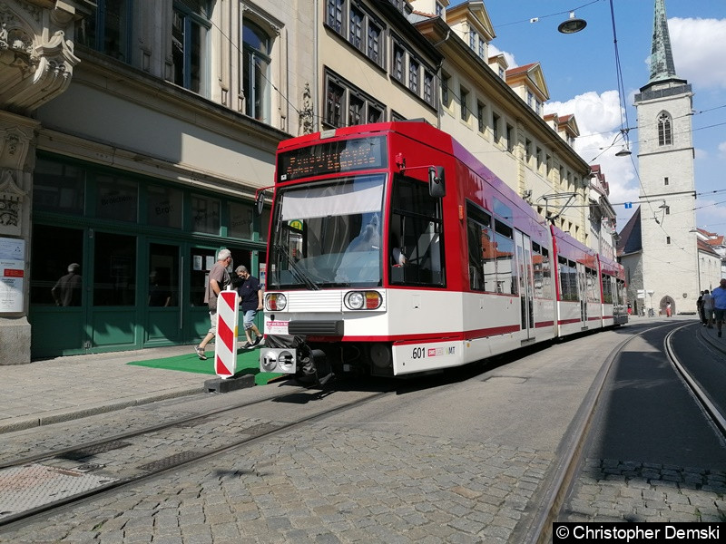 Bild: TW 601 an der Ersatzhaltestelle Domplatz in der Marktstraße.