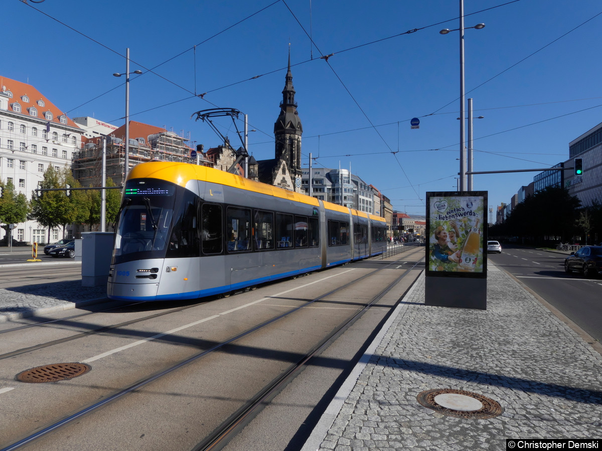 Bild: 1005 als Linie 1 nach Knautkleeberg am Goerdelerring.