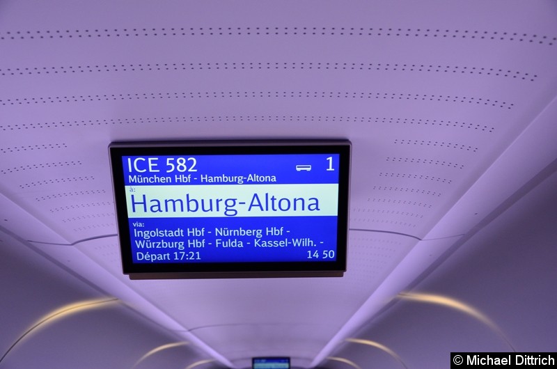 Bild: An den Decken der einzelnen Wagen sind Anzeiger angebracht. An diesen werden neben dem nächsten Bahnhof auch Anschlüsse angezeigt.