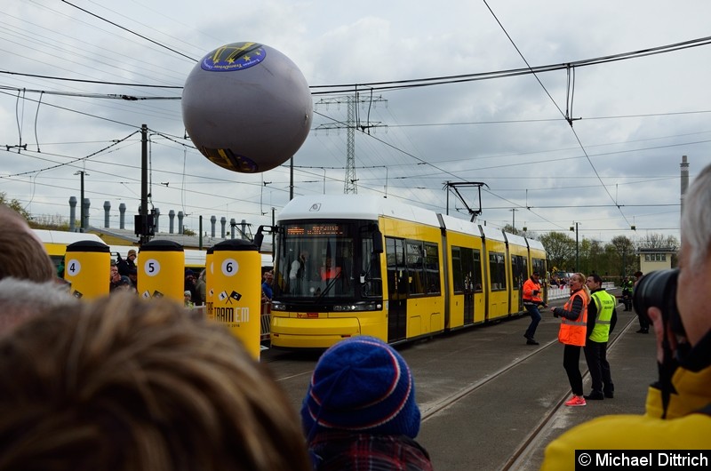 ... der Wind tat sein übriges. In Berlin war es leider sehr windig, was bei einigen Besuchern die Frage aufwarf: Warum im April? Bild: ... der Wind tat sein übriges. In Berlin war es leider sehr windig, was bei einigen Besuchern die Frage aufwarf: Warum im April?