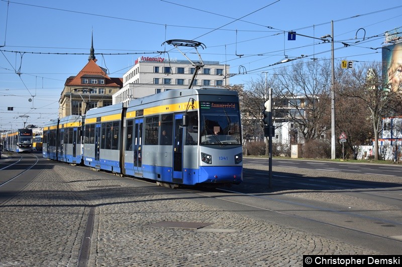 Bild: TW 1341+1318 als Linie 3E kurz vor der Haltestelle Hauuptbahnhof