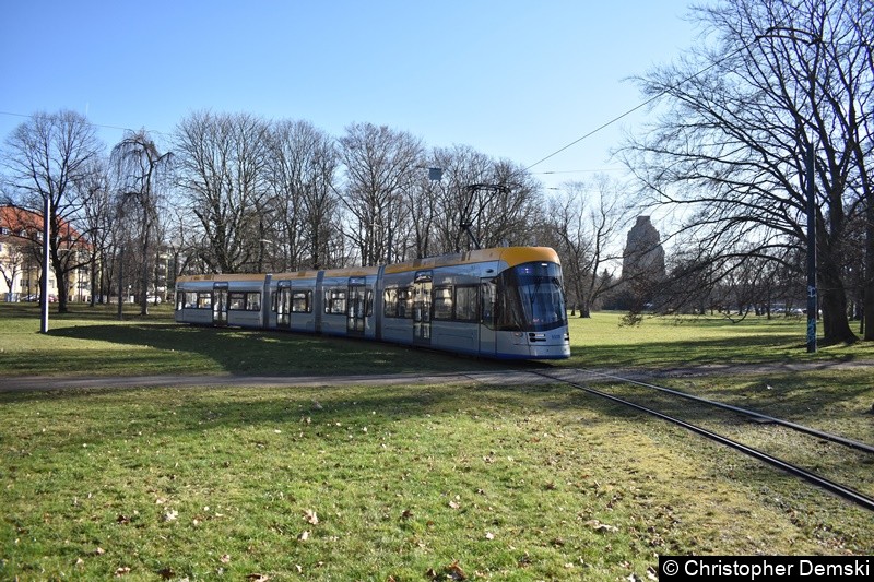 TW 1019 als Linie 4 in der Gleisschleife in Wihelm-Külz-Park(Naunhofer Straße)