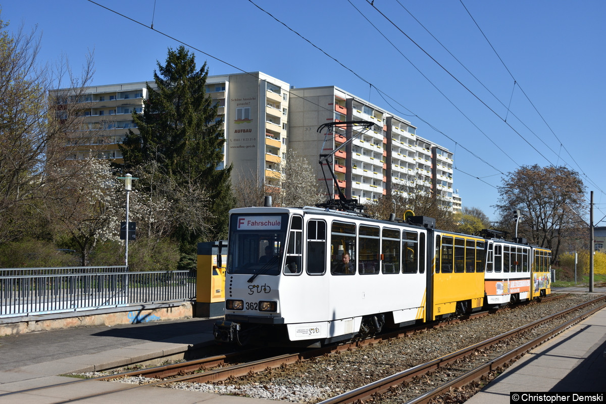 Tw 362+363 als Fahrschule an der Haltestelle Lusan-Laune.