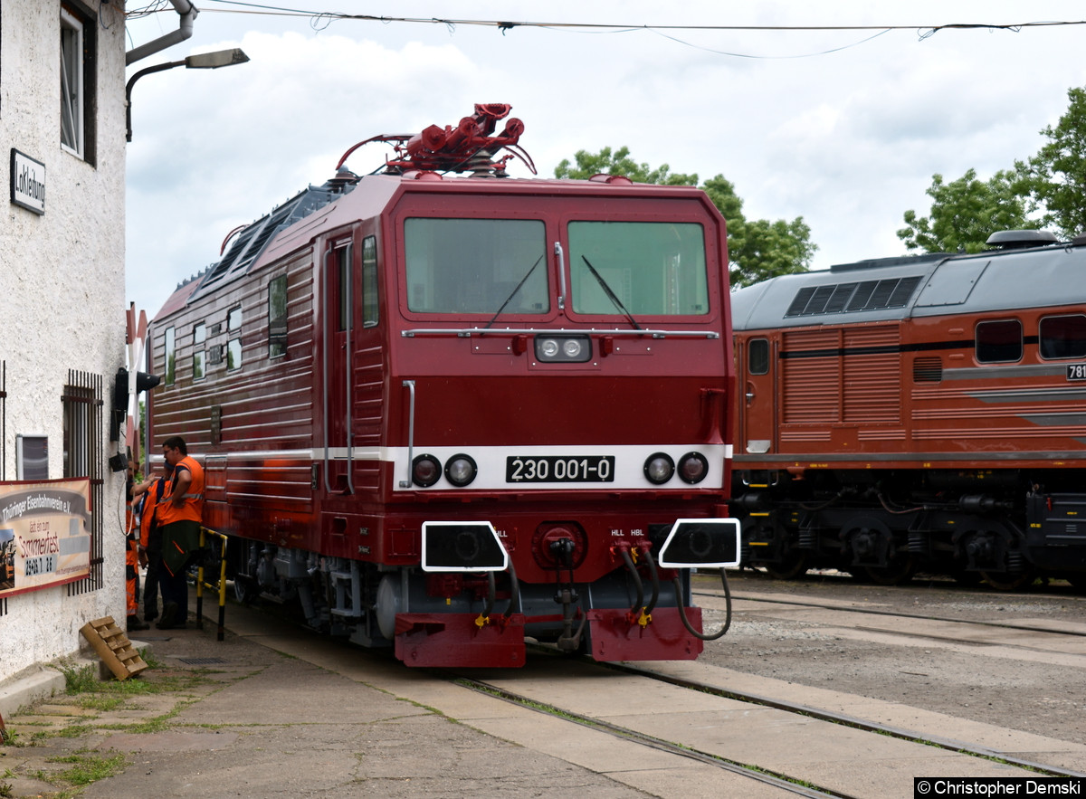 Bild: 230 001-0 steht auf den Gelände des Eisenbahnmuseum Weimar.