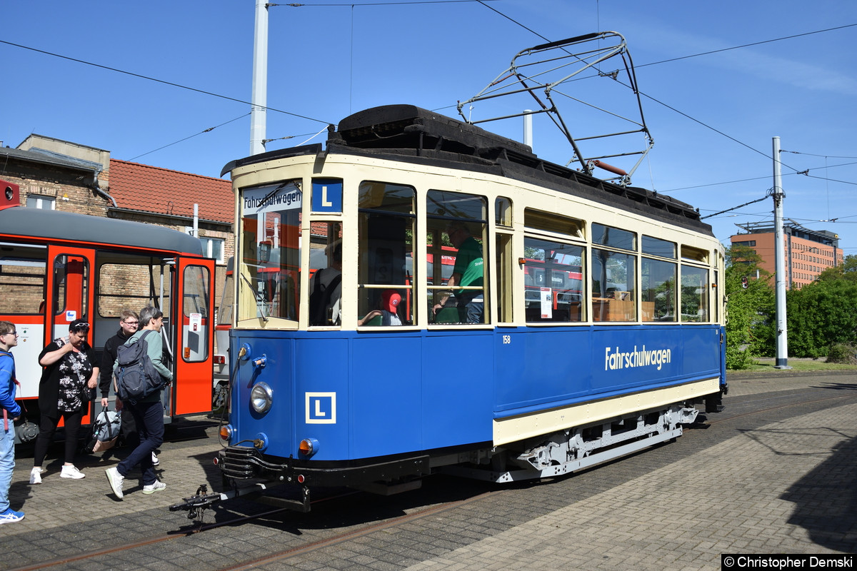 Bild: Fahrschulwagen Tw 158 auf dem Betriebshof Freiimelder Straße, beim Tag der offenen Tür.