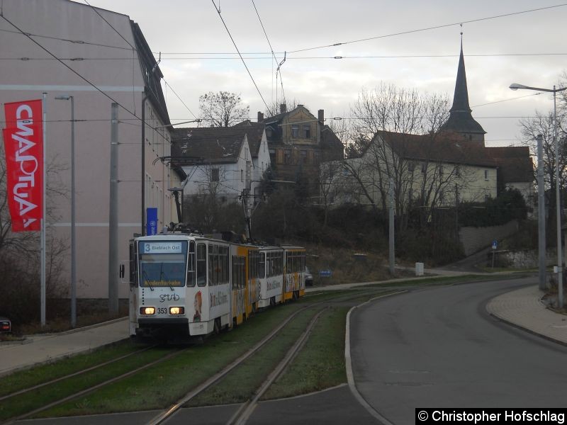 Bild: Vor der Haltestelle Berufsakademie