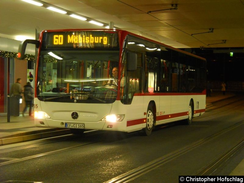 Bild: Bus 165 an der Haltestelle Hauptbahnhof.