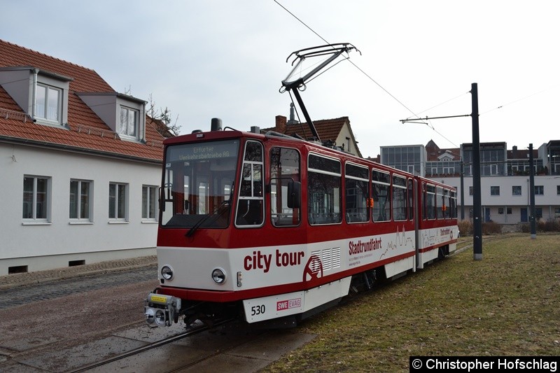 Bild: TW 530 als Stadtrunndfahrt in der Domplatz, Schleife.