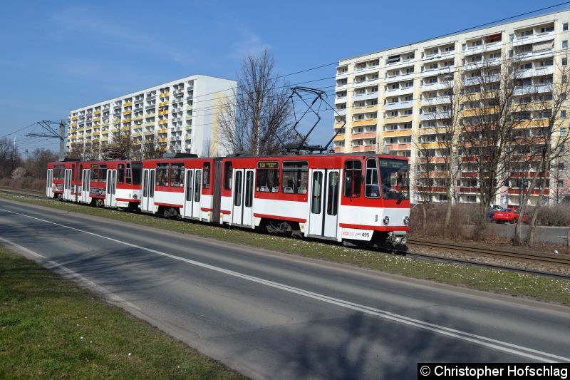 Bild: TW 495+450 auf der Nordhäuser Straße/Höhe Thüringen Park.