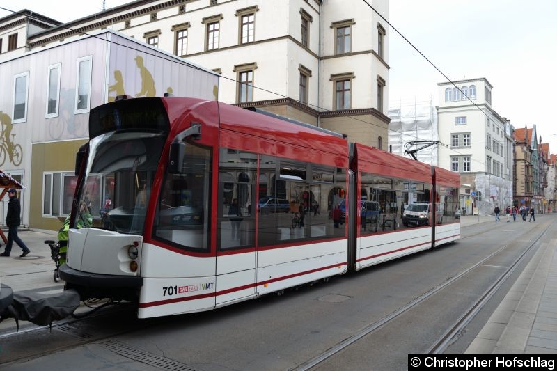 Bild: TW 701 am Hauptbahnhof.