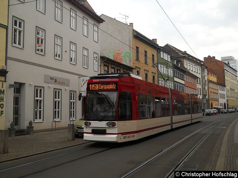 Bild: TW 605 auf der Stadtbahnlinie 1 in der Johannesstraße.