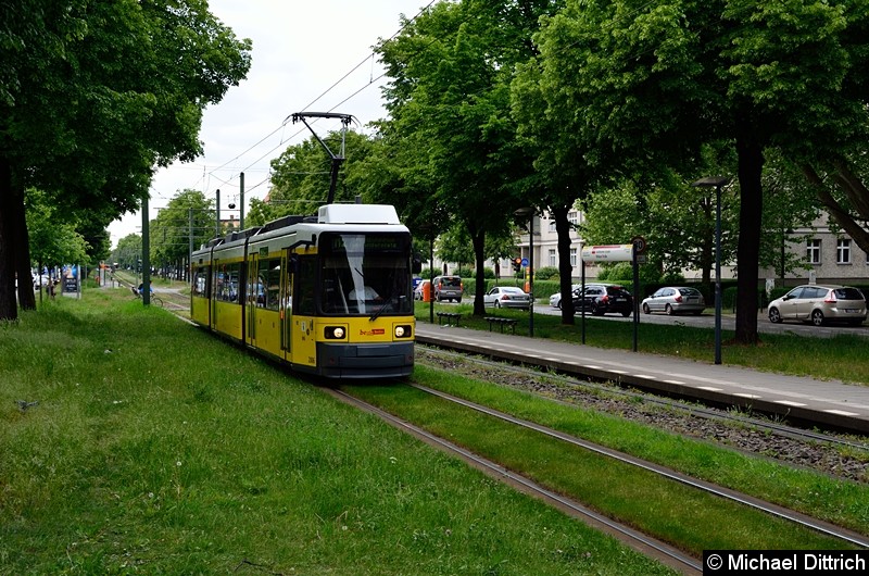 Bild: 2006 als Linie 12 zwischen den Haltestellen Stahlheimer Str./Wisbyer Str. und Prenzlauer Allee/Ostseestr.