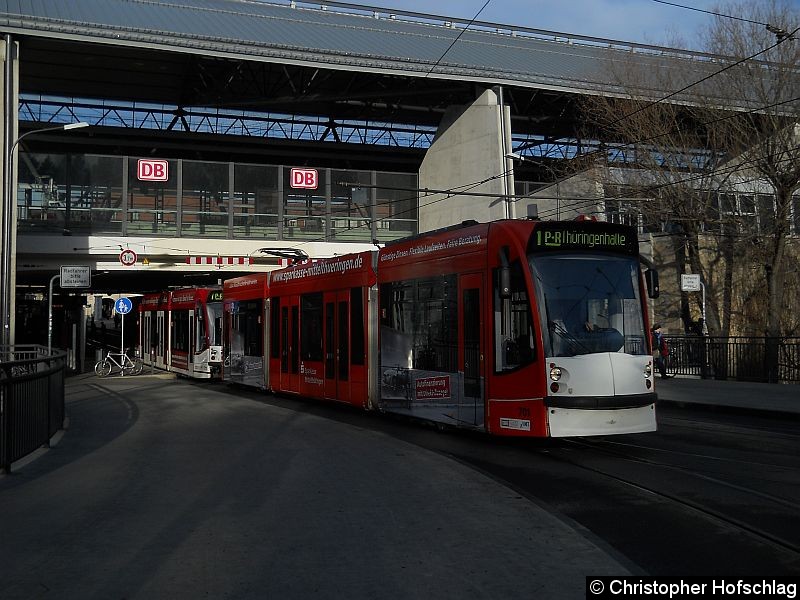 Bild: TW 701+711 am Hauptbahnhof auf der Linie 1.