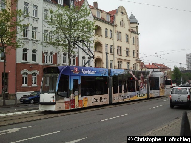 Bild: TW 703 auf der Stadtbahnlinie 2 Solo in der Leipziger Straße.