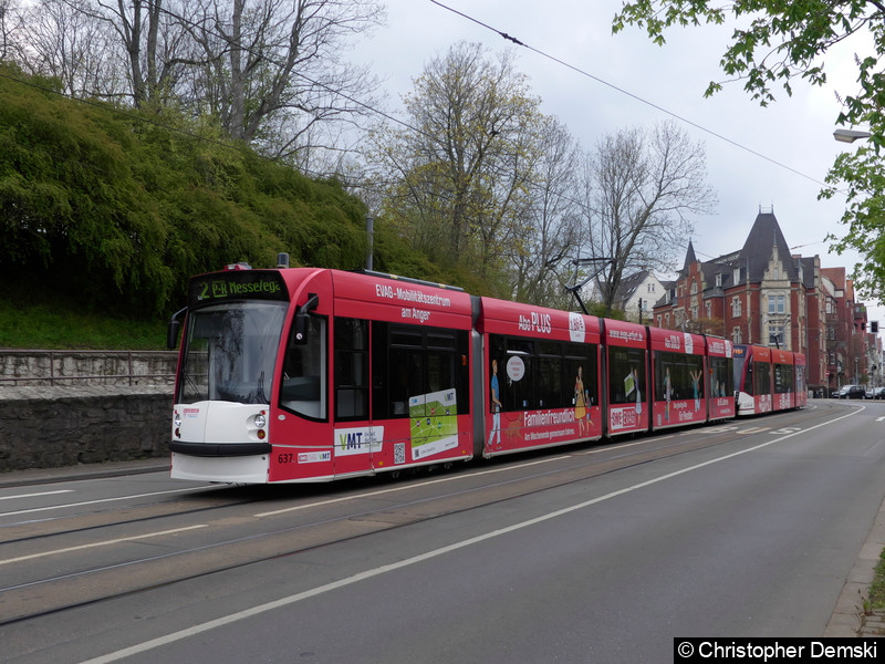 TW 637+722 als Linie 2 am Stadtparkkopf(Schillerstraße) kurz vor der Haltestelle Hauptbahnhof.