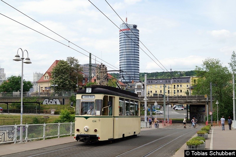 Bild: Tw 134 auf der Paradiesbrücke.