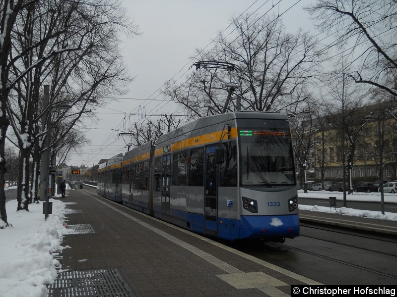 Bild: TW 1333+1327 als Linie 3 am Sportforum.