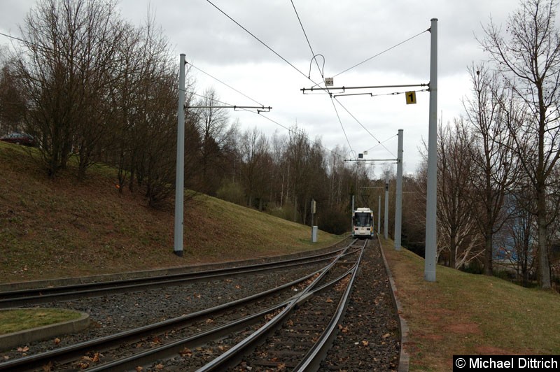 Bild: Eine sehr interessante Endstelle.
Man fährt in ein Gleis rein und kann dann aus zwei Gleisen aussuchen wo man rein möchte. Blick in die Wendestelle Lobeda-Ost.