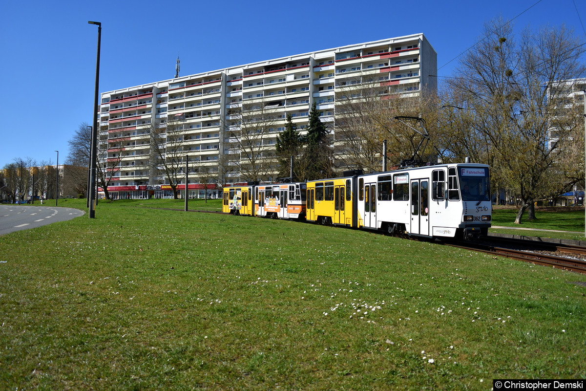 Tw 362+363 als Fahrschule kurz vor der Haltestelle Lusan-Laune.