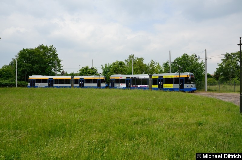 Bild: 1308 + 1332 als Linie 4 in der Wendeschleife Gohlis, Landsberger Str.