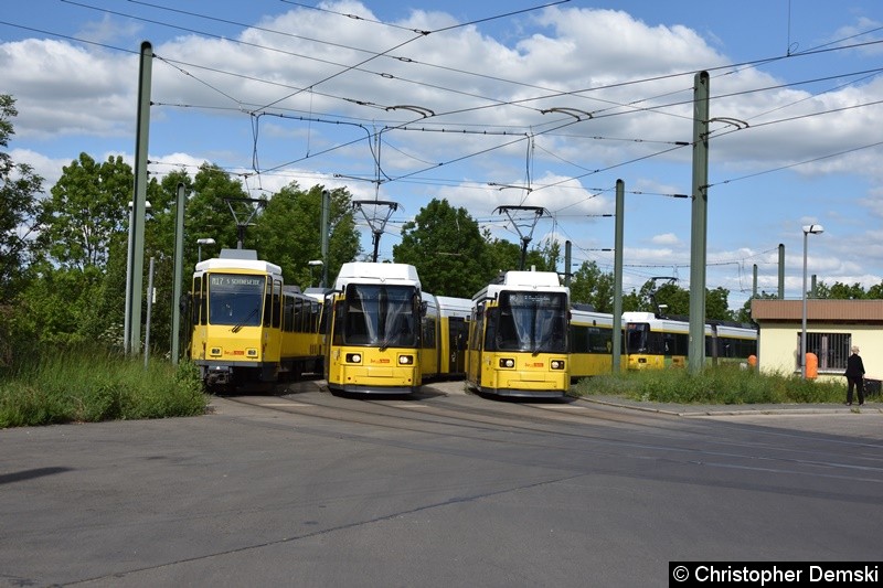 Bild: TW 6004+6041 und zwei GT6-Traktionen in der Schleife Falkenberg.