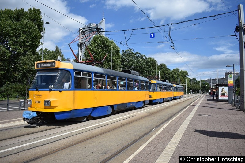 Bild: TW 2142+2195+2192 als Linie 11 am Wilhelm-Leuschner-Platz