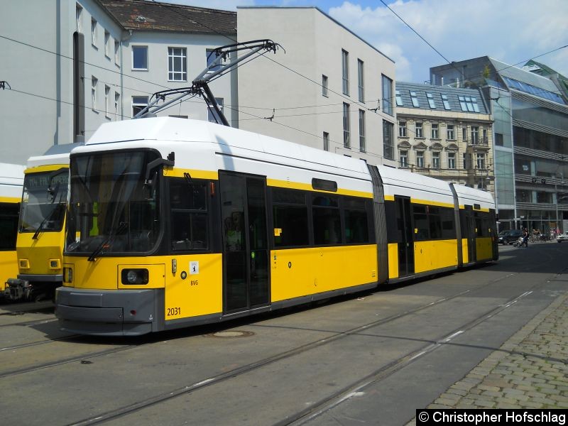 Bild: TW 2031 auf der Linie M5 in der Großen Präsidentenstraße.