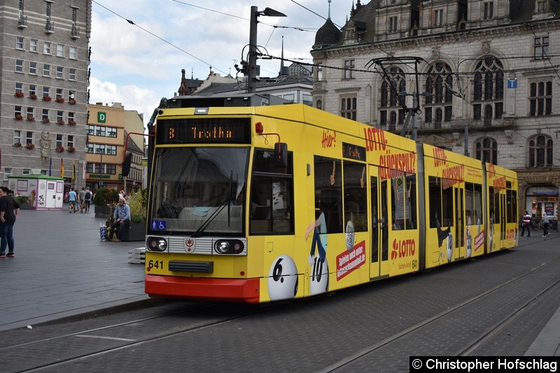 Bild: TW 641 als Linie 8 am Marktplatz