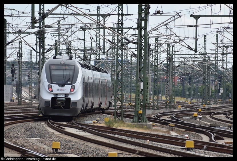 Bild: 9442 307 bei der Ausfahrt in Erfurt Hbf.