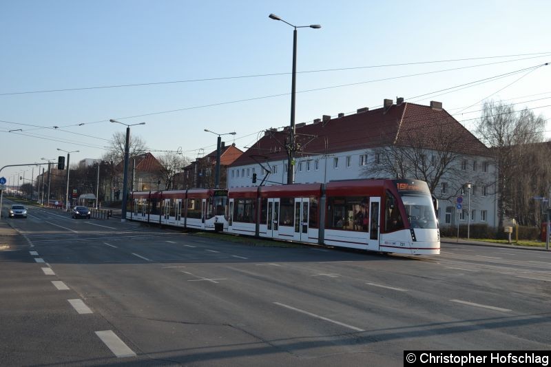 Bild: TW 721+638 als Linie 3 in Bereich Klinikum.