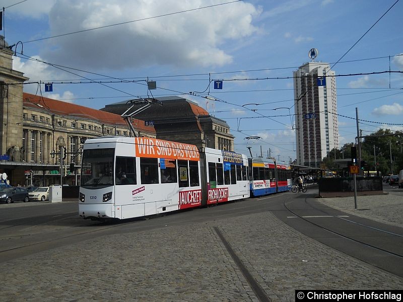 Bild: Tw 1310+1305 auf der Linie 7 am Hauptbahnhof.