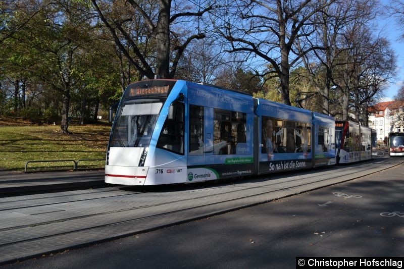 Bild: TW 716+714 als Linie 4 an der Haltestelle Robert-Koch-Straße.